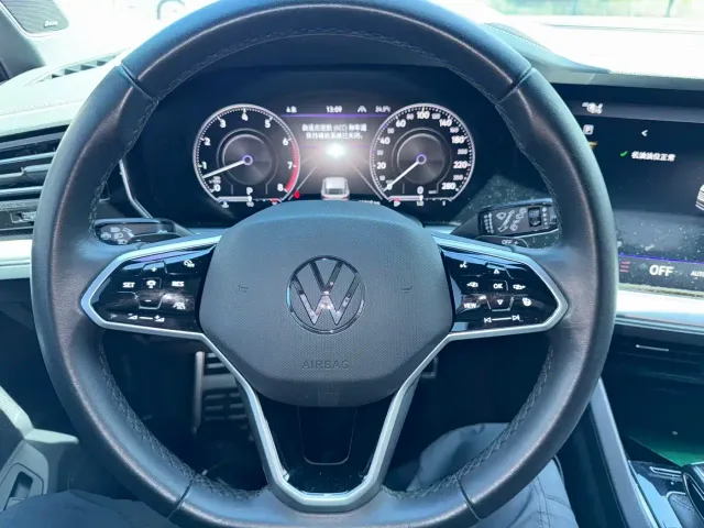 Volkswagen Touareg — Фото автомобиля 5