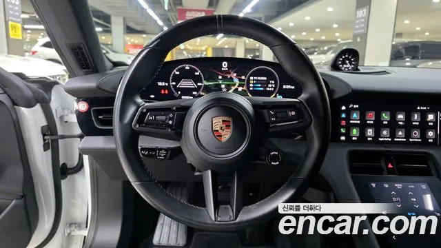 Porsche Taycan — Фото автомобиля 12