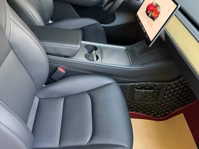 Tesla Model Y — Фото автомобиля 4