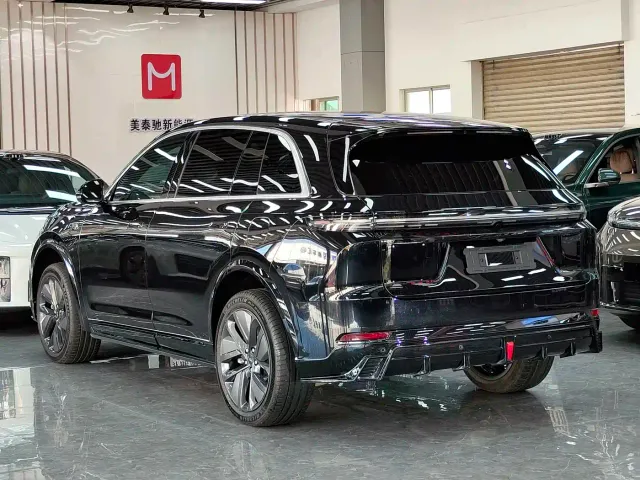 Li Auto L7 — Фото автомобиля 13