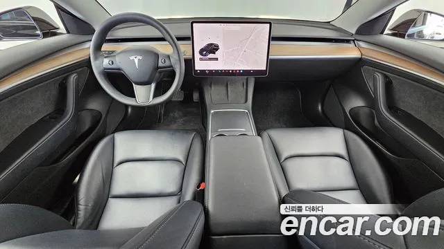Tesla Model 3 — Фото автомобиля 10