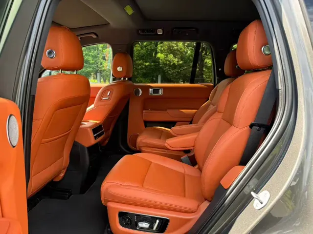 Li Auto L8 — Фото автомобиля 9