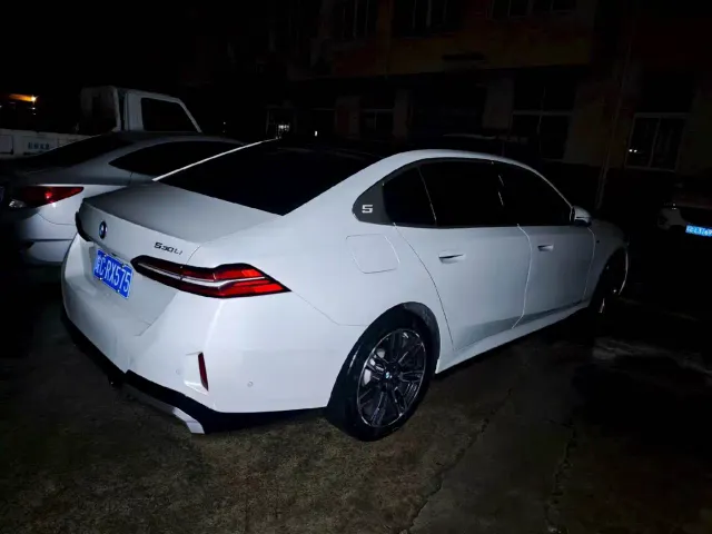 BMW 5 Series — Фото автомобиля 6
