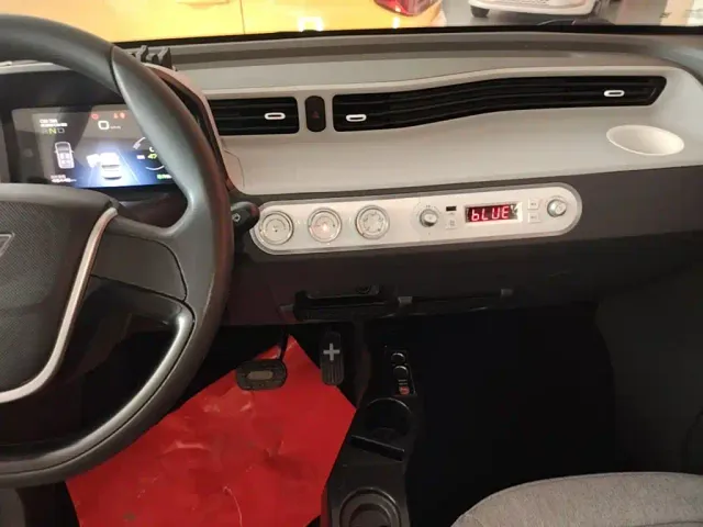 Wuling Hongguang Mini EV — Фото автомобиля 12