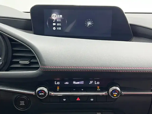 Mazda Axela — Фото автомобиля 19