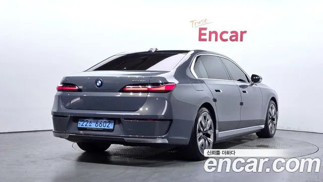 BMW i7 G70 — Фото автомобиля 2
