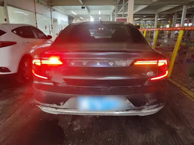 Volvo S90 — Фото автомобиля 3