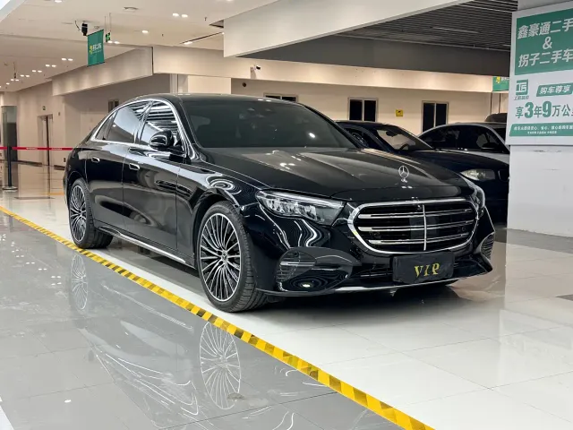 Mercedes-Benz E-Class — Фото автомобиля 3