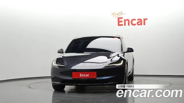 Tesla Model 3 — Фото автомобиля 3