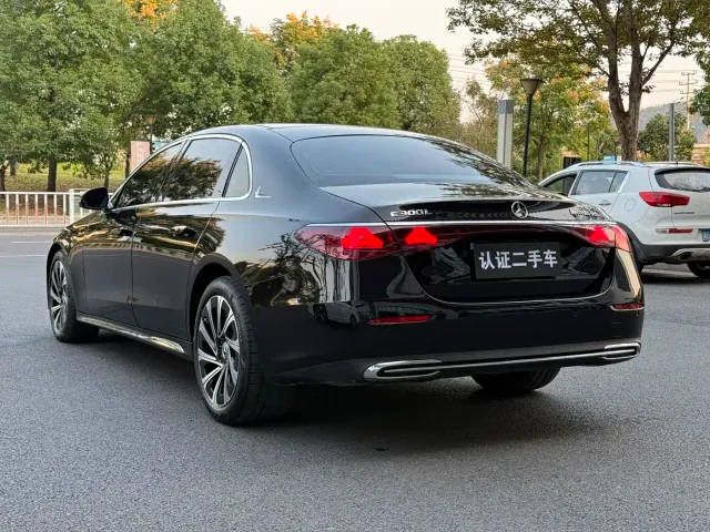 Mercedes-Benz E-Class — Фото автомобиля 6