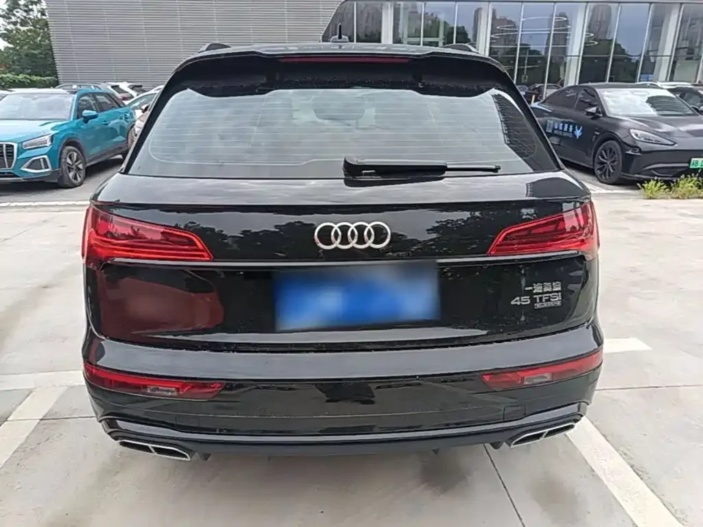 Audi Audi Q5L 2025 45th Anniversary Edition 45 TFSI Luxury Sport — Фото автомобиля 5