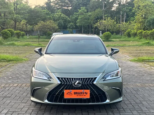 Lexus ES — Фото автомобиля 2
