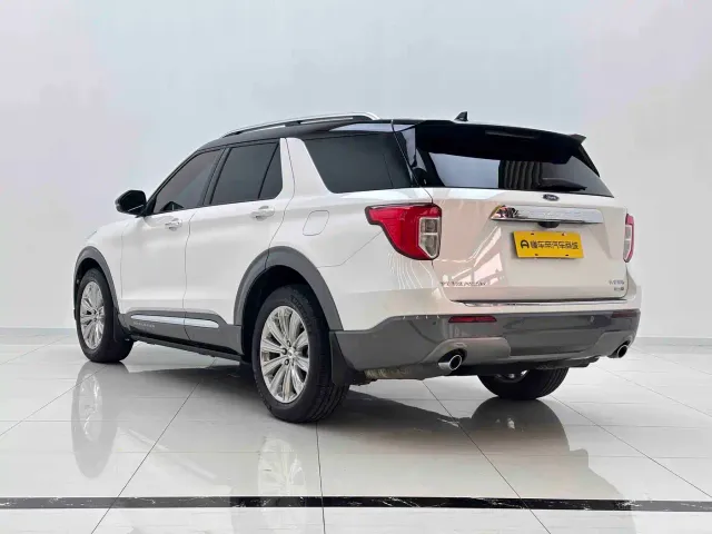 Ford Explorer — Фото автомобиля 9