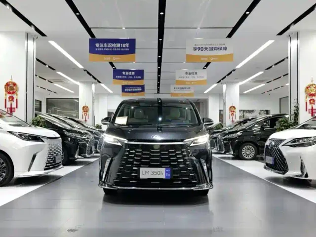 Lexus LM — Фото автомобиля 3