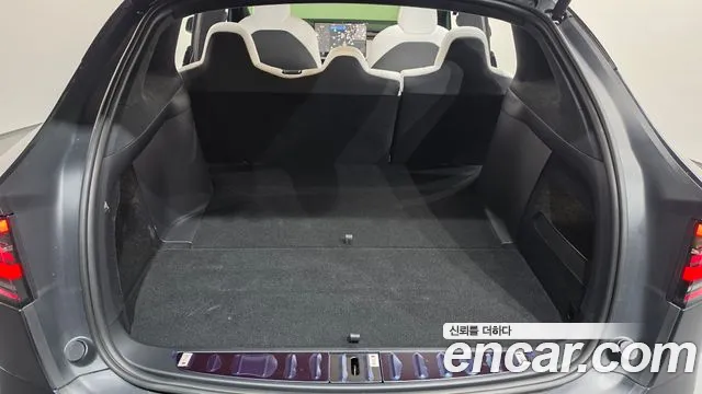 Tesla Model X — Фото автомобиля 18