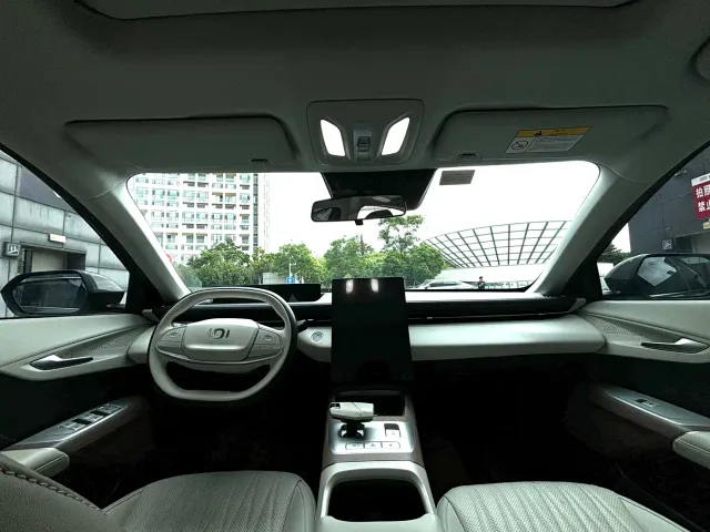 Changan Qiyuan A05 — Фото автомобиля 9