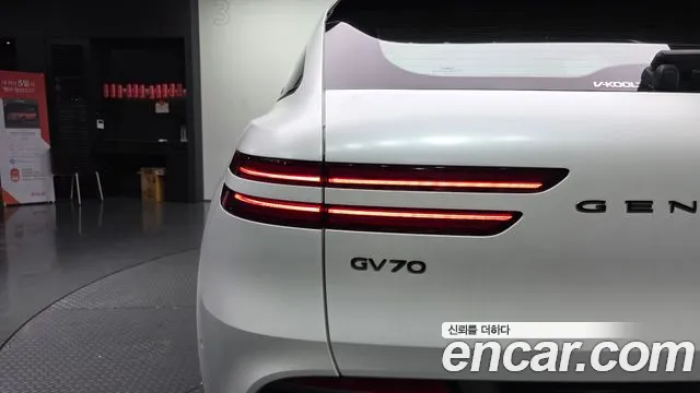 Genesis GV70 — Фото автомобиля 8