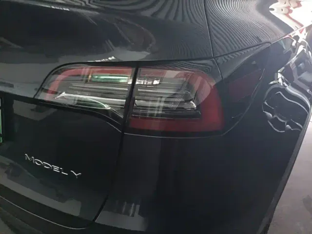 Tesla Model Y — Фото автомобиля 7