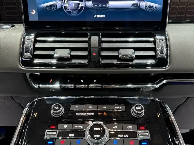 Lincoln Navigator — Фото автомобиля 5