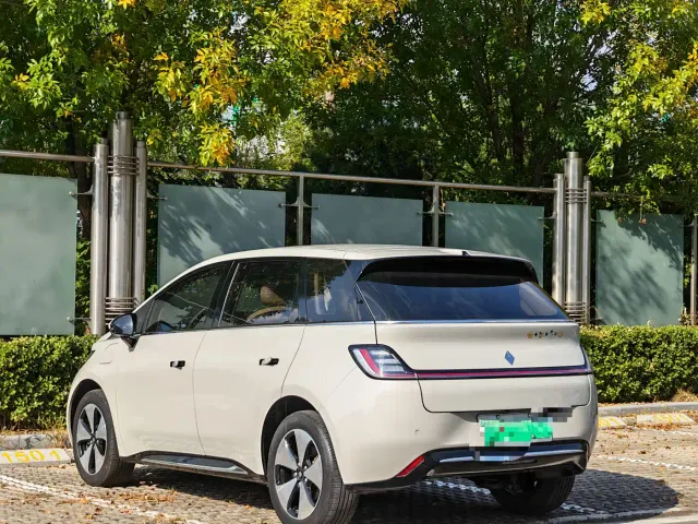 Baojun Cloud — Фото автомобиля 6
