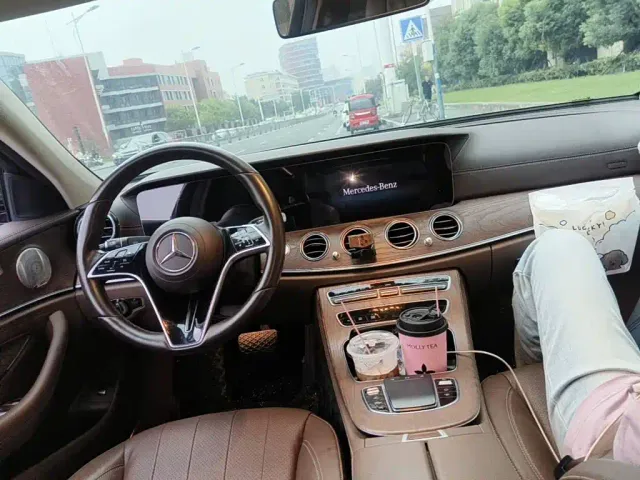 Mercedes-Benz E-Class — Фото автомобиля 11