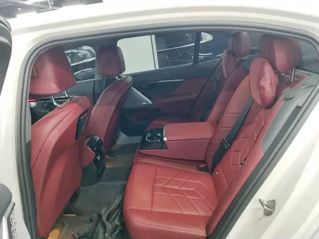 BMW 5 Series — Фото автомобиля 16