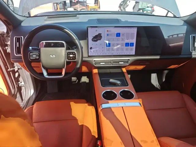 Li Auto L8 — Фото автомобиля 9