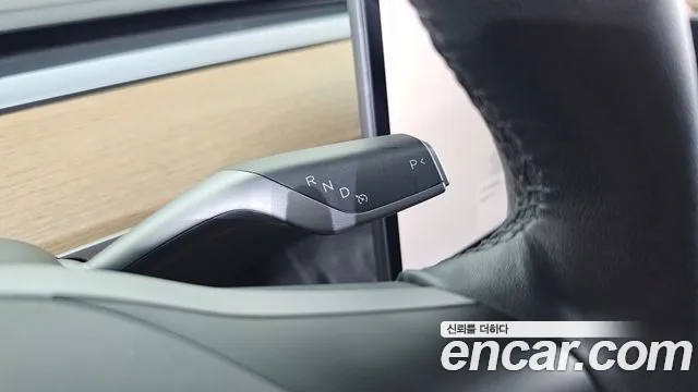 Tesla Model 3 — Фото автомобиля 9