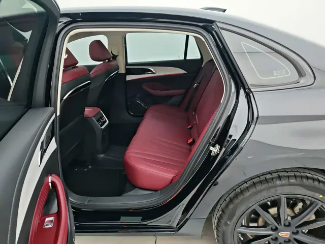 Hongqi H5 — Фото автомобиля 10