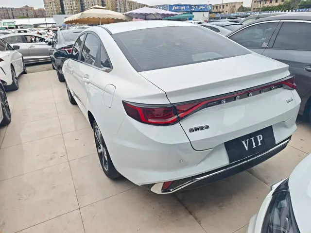 Geely Emgrand L — Фото автомобиля 17
