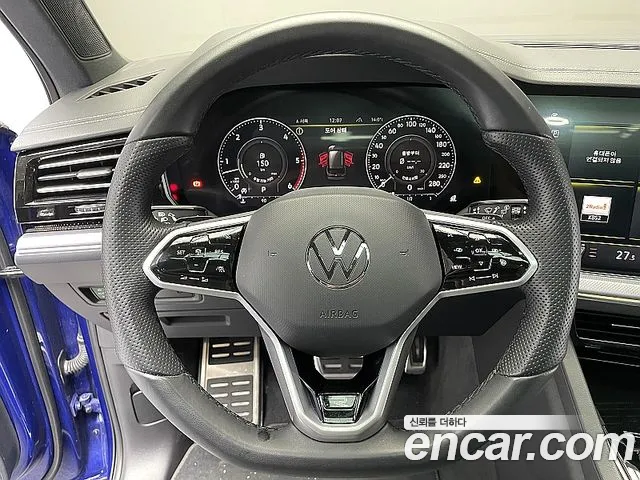 Volkswagen Touareg Generation 3 — Фото автомобиля 12