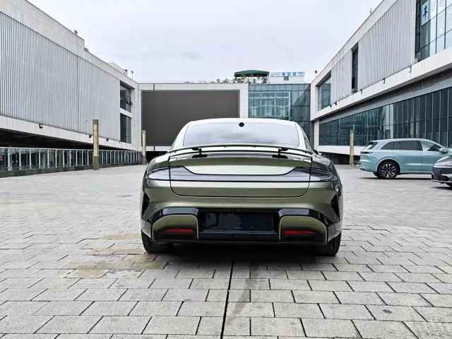 Xiaomi SU7 — Фото автомобиля 16