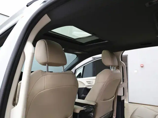 Toyota Granvia 2022 2.5L Hybrid Noble Edition — Фото автомобиля 20