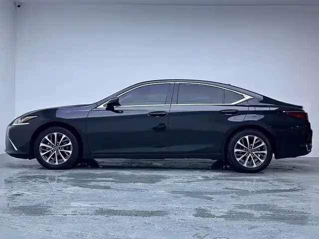 Lexus ES — Фото автомобиля 7