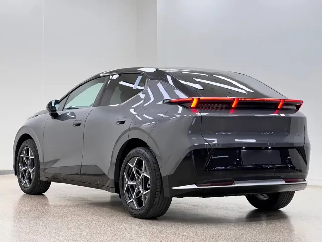 Lynk & Co Z20 — Фото автомобиля 4