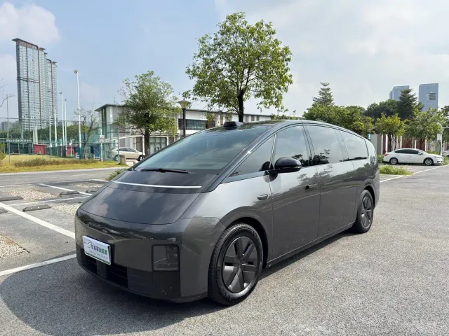 Фотография автомобиля — Li Auto MEGA
