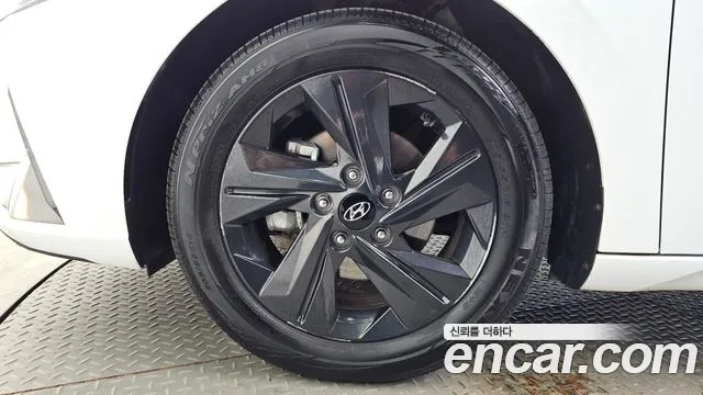 Hyundai Avante CN7 — Фото автомобиля 5