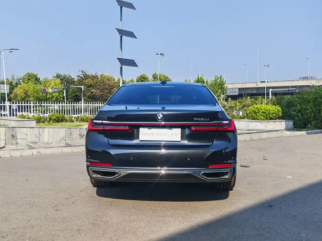 BMW 7 Series — Фото автомобиля 6