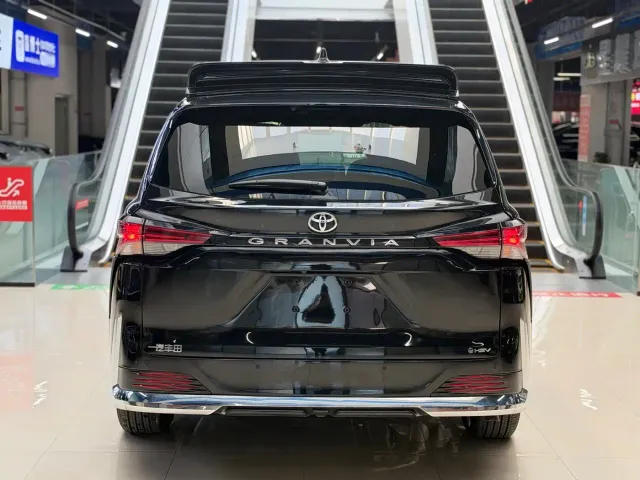 Toyota Granvia — Фото автомобиля 15