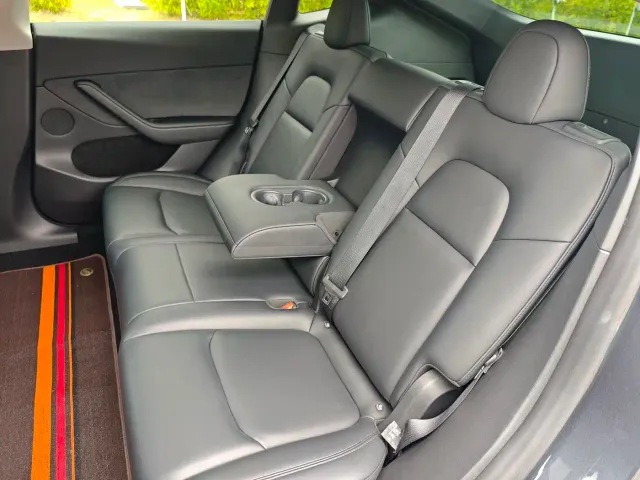 Tesla Model Y — Фото автомобиля 25