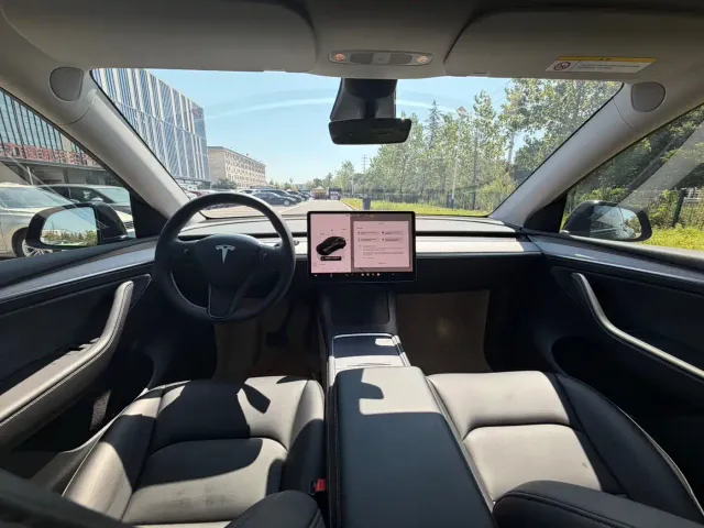 Tesla Model Y — Фото автомобиля 5