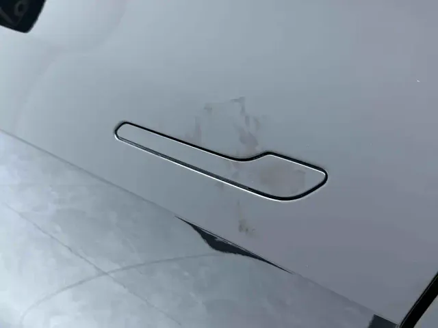 Tesla Model Y — Фото автомобиля 11