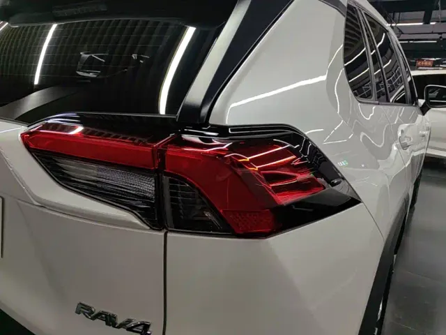 Toyota RAV4 — Фото автомобиля 7