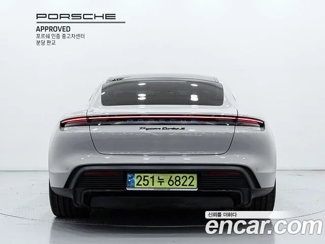 Porsche Taycan — Фото автомобиля 4