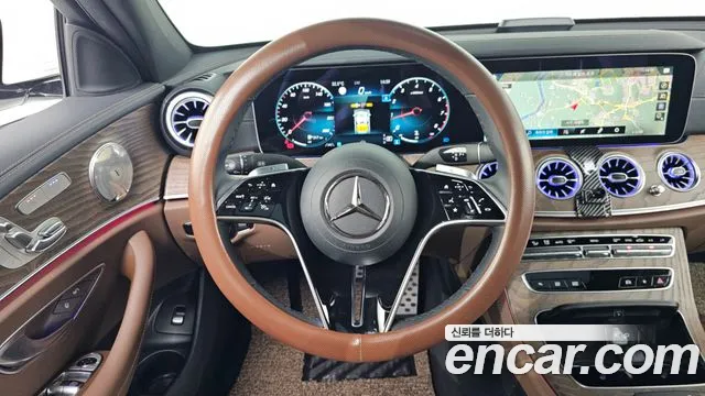 Mercedes-Benz E-Class — Фото автомобиля 11