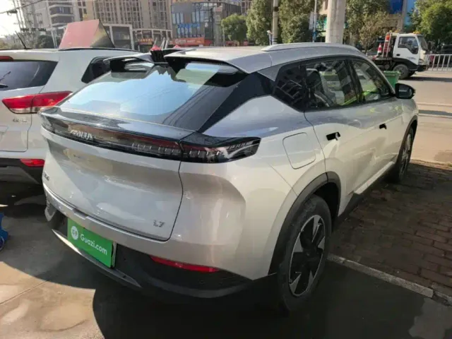 Dongfeng Fengshen L7 — Фото автомобиля 6