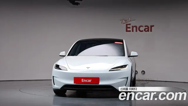 Tesla Model 3 — Фото автомобиля 3