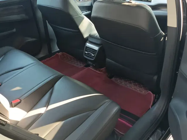 Hongqi E-QM5 — Фото автомобиля 7