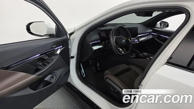 BMW i5 G60 — Фото автомобиля 15