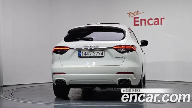 Maserati Levante — Фото автомобиля 4